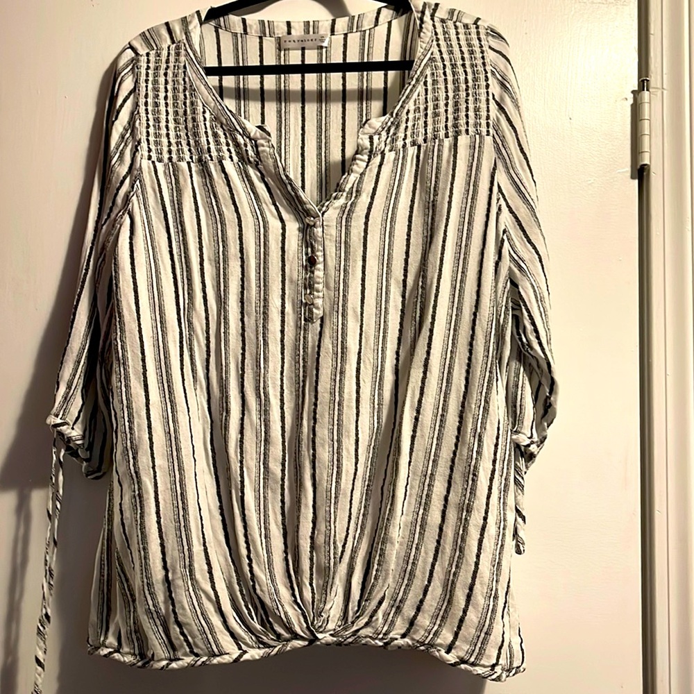 Lightweight dressy style 3/4 sleeve blouse